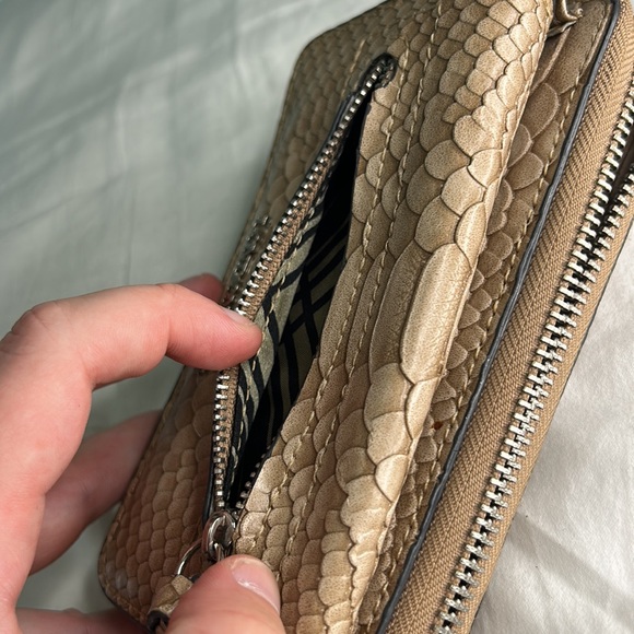 London Fog Brown/Tan Snake Printed Wristlet Wallet - Picture 6 of 9